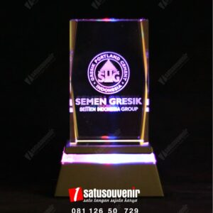 Plakat Kristal Semen Gresik